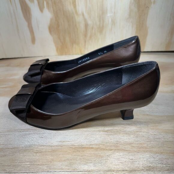 Stuart Weitzman Brown Low Heeled Pumps with Bow Detail Women’s Size 5.